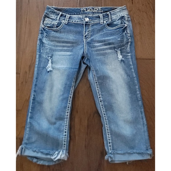 Rue21 Pants - Rue21 Women's 11/12 Curvy Capri Distressed Stretch Cuffed Denim Pants Sz 33x18"